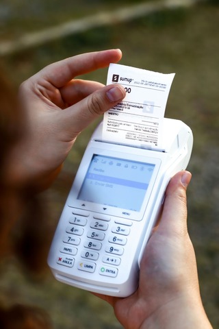 Case Study: Invoice Automation with HubSpot & EasyBill